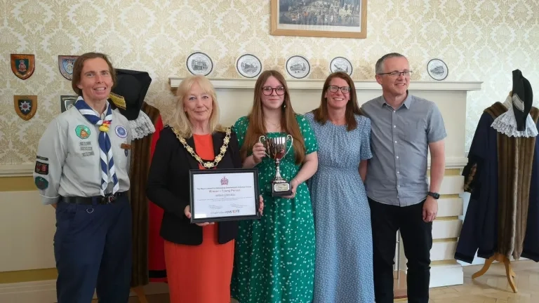 Mayor Dobson presenting award to Scout volunteer
