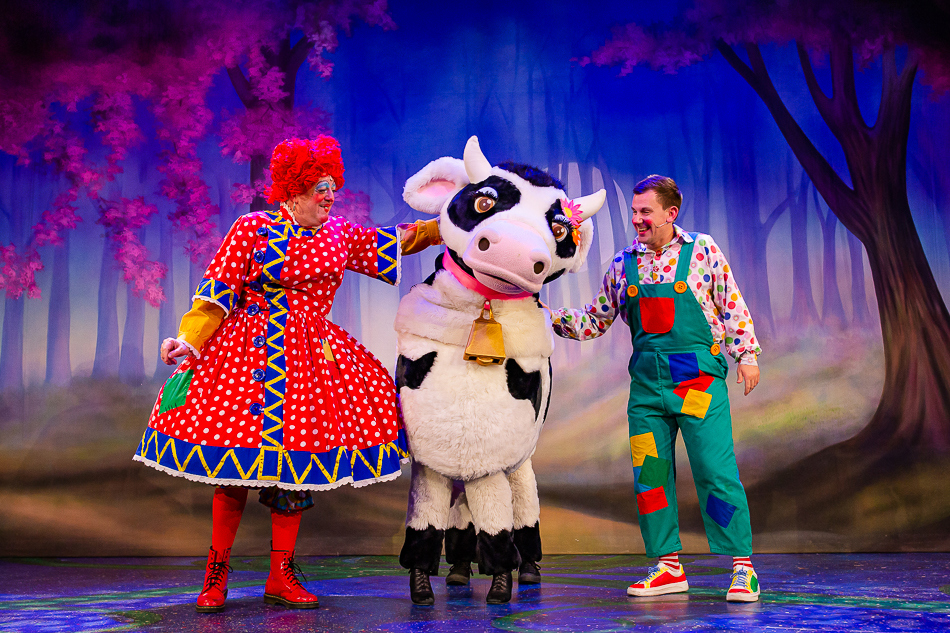 Panto characters and Daisy the Cow on stage in Jack and the Beanstalk
