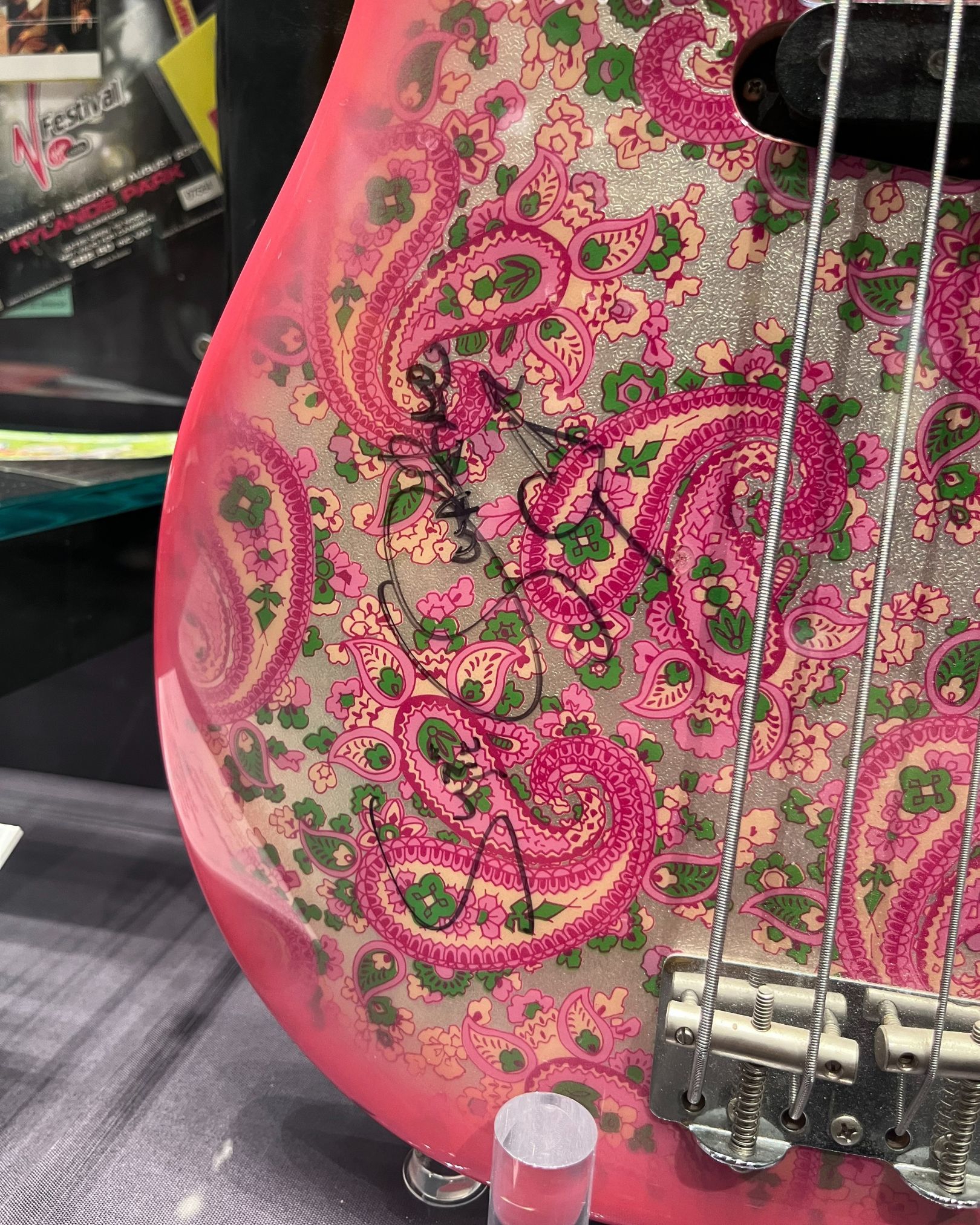 Suzi Quatro pink paisley guitar signed