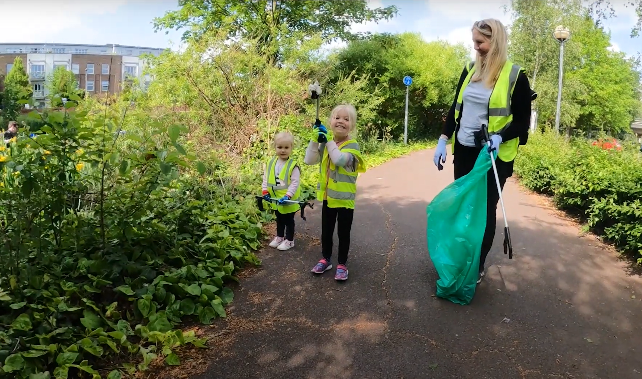 River clean up volunteers 2023