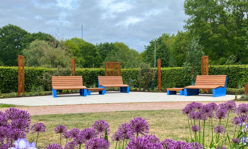 The Social Seating Area Is Seen Beyond Allium Flowers In Central Park Cafe Gardens