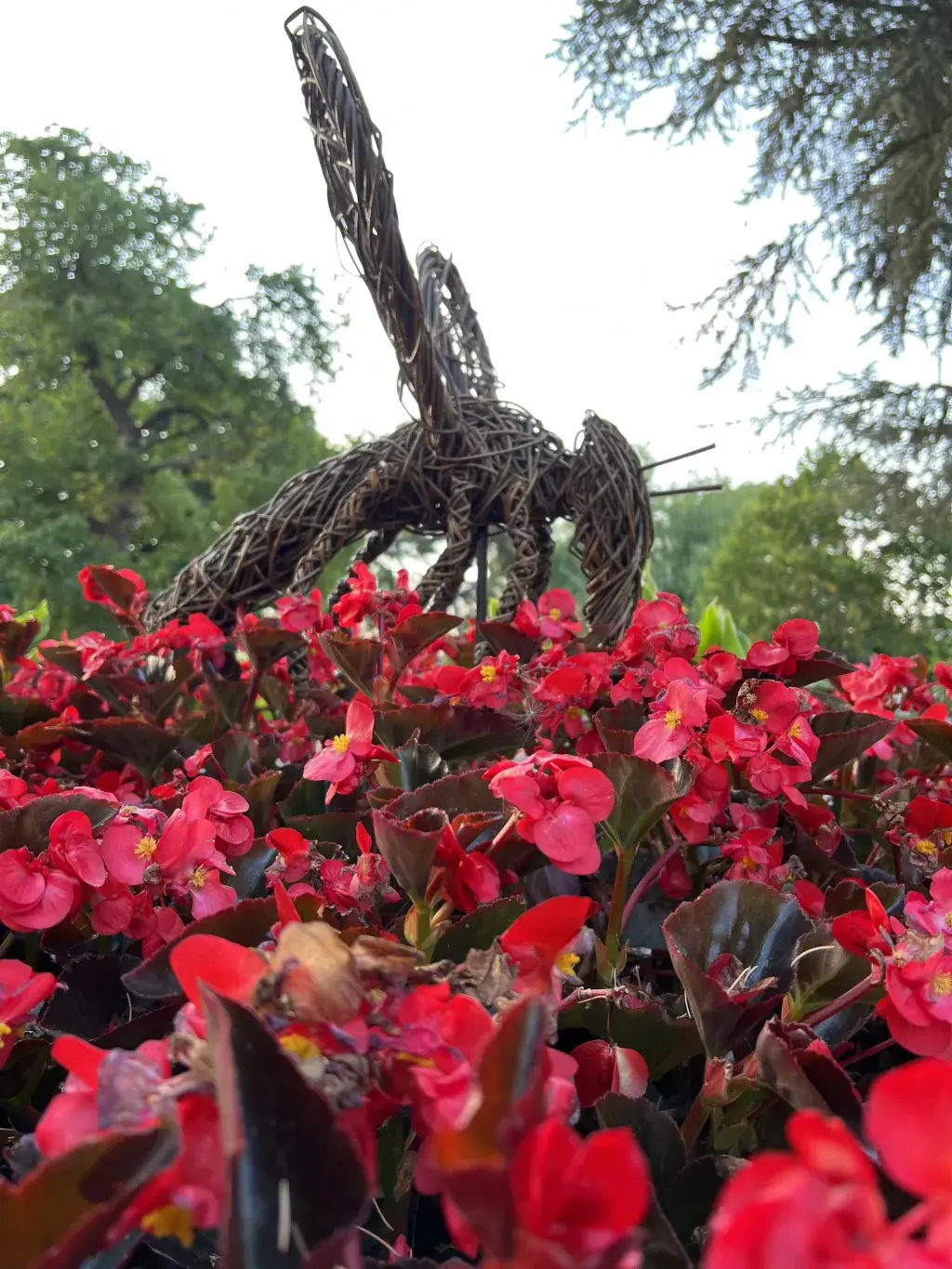 Oaklands bee sculpture 1