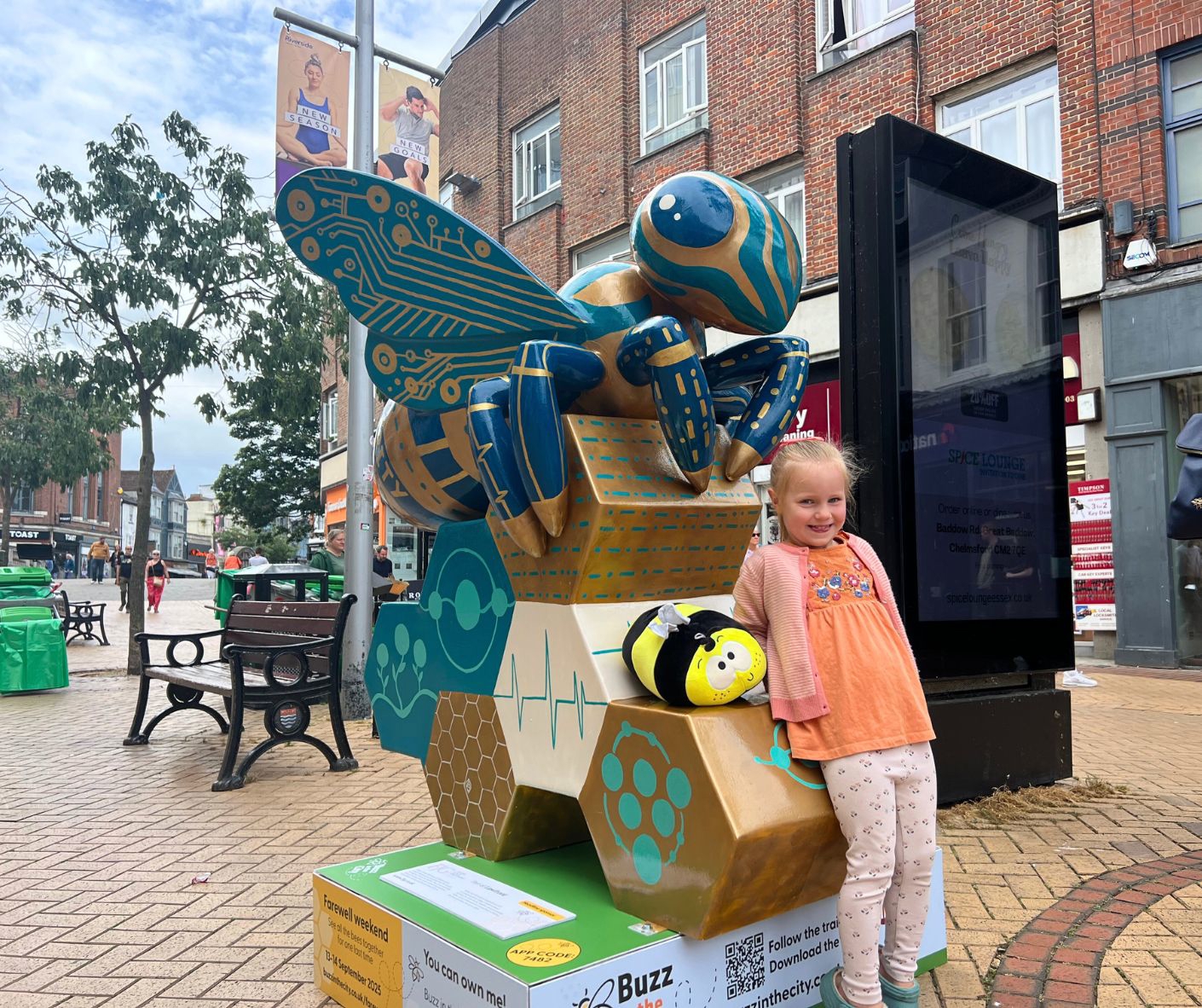 Buzz Sculpture (2)