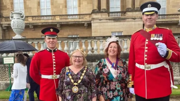 Mayor Deakin And Deputy Mayor Mascot At Buckingham Palace