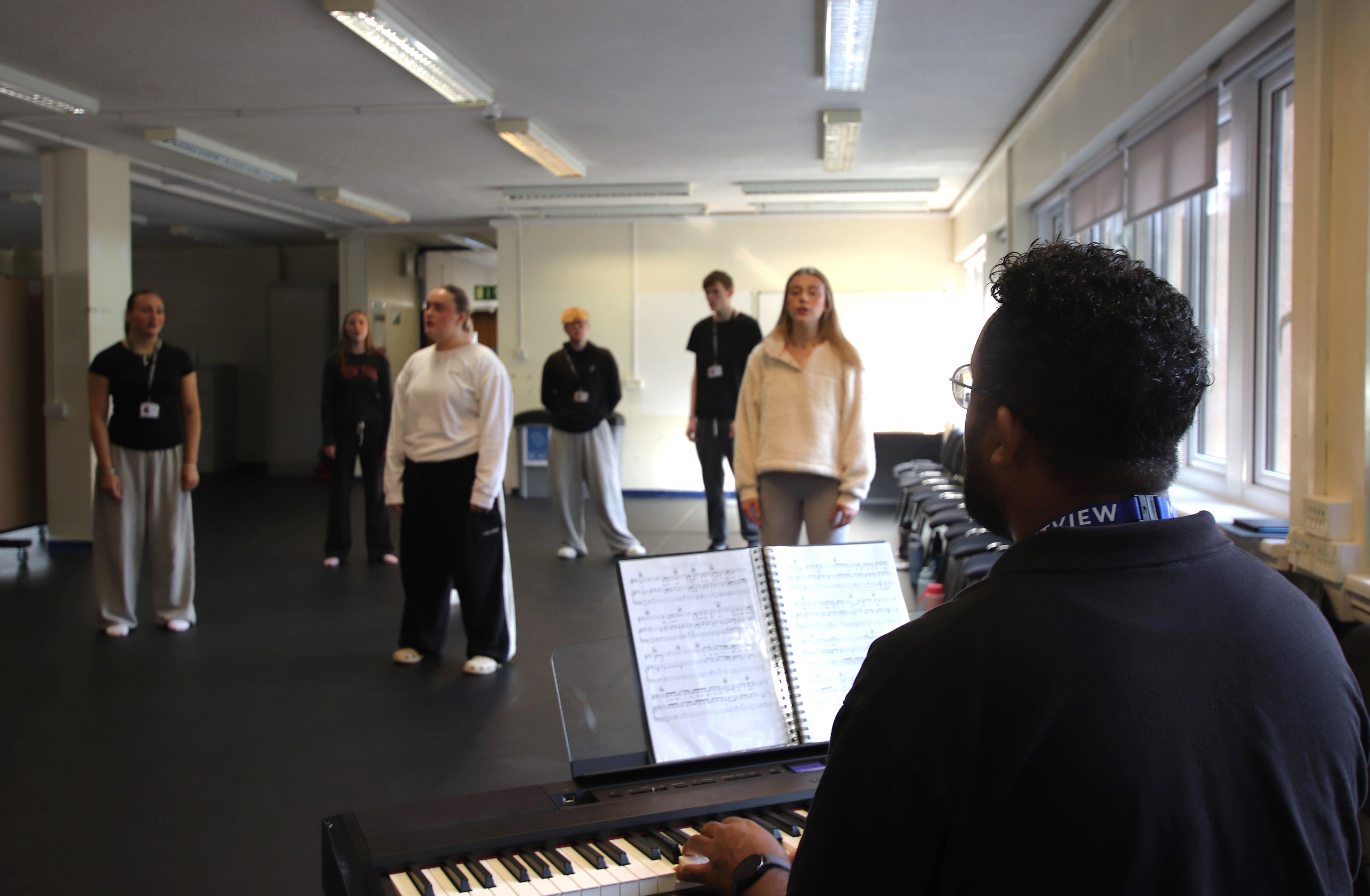 Mountview Musical Theatre CertHE class (1).jpg