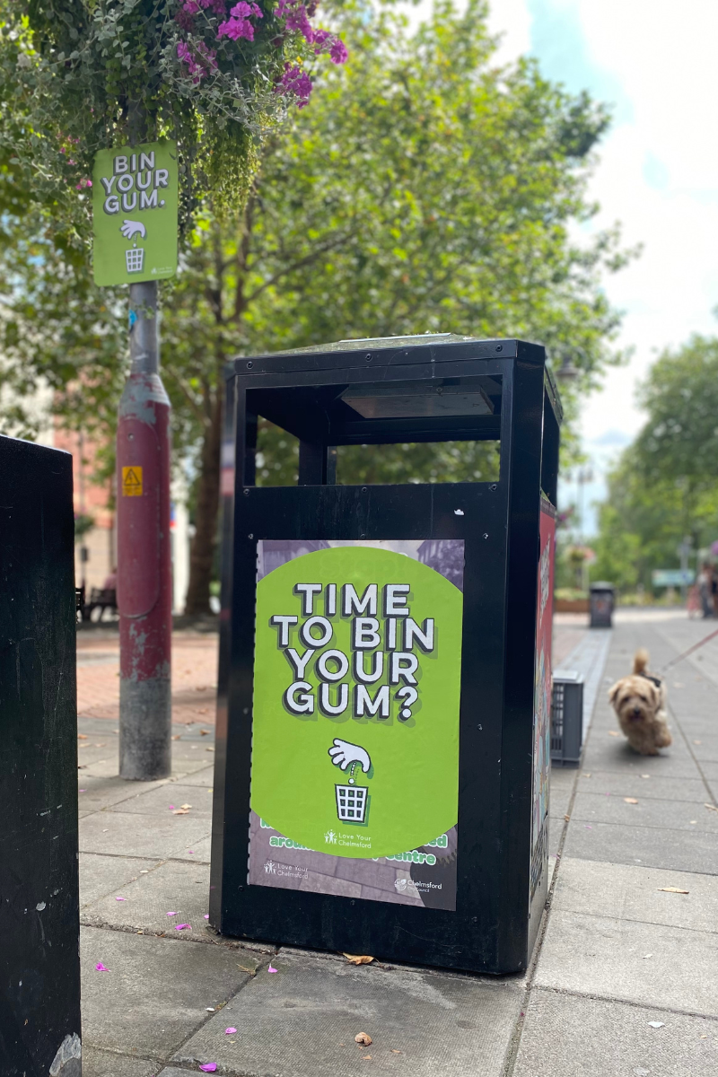 Anti Littering Signage On Bin And Lampost