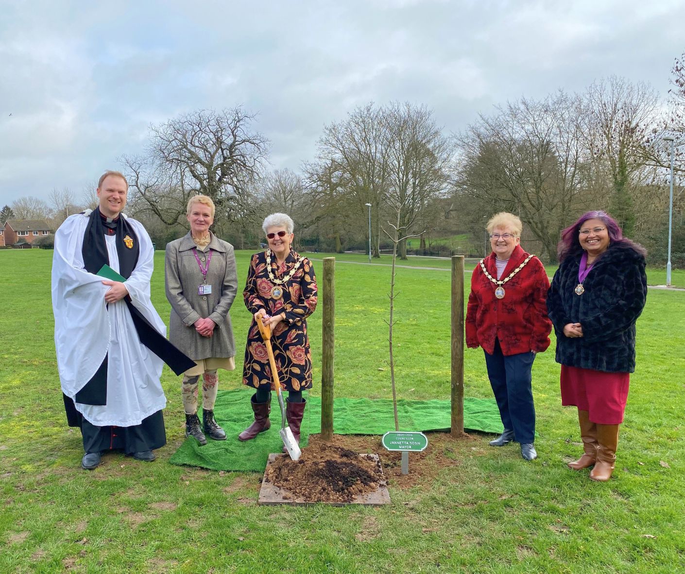 Mayor tree planting group shot.jpg