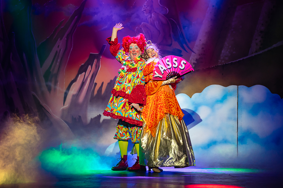 Dame Trott and Queen Fussybutt standing back to back in 2023 panto
