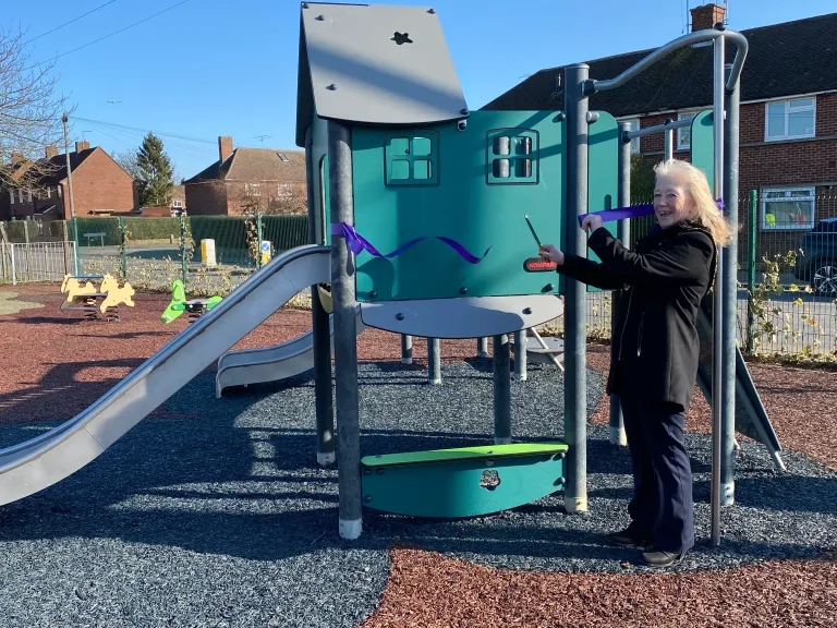 Mayor Dobson Cuts Ribbon In Melbourne Park