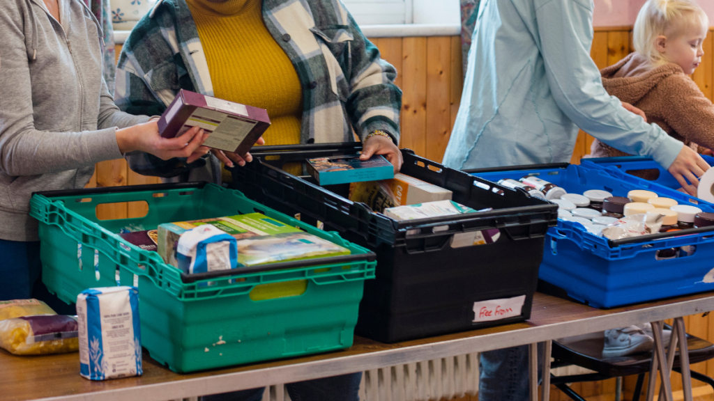 People sorting food
