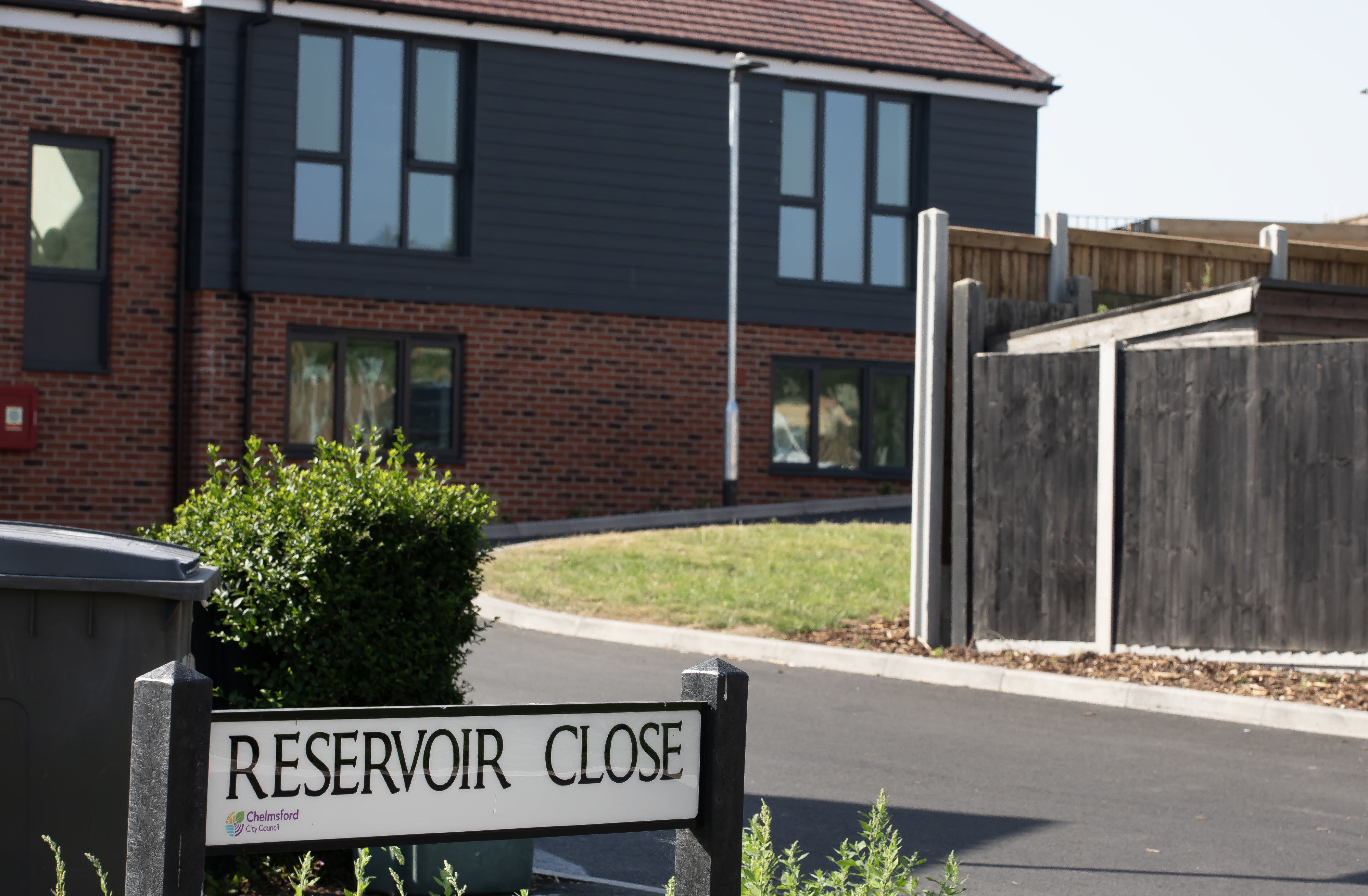 Reservoir Close road sign.jpg